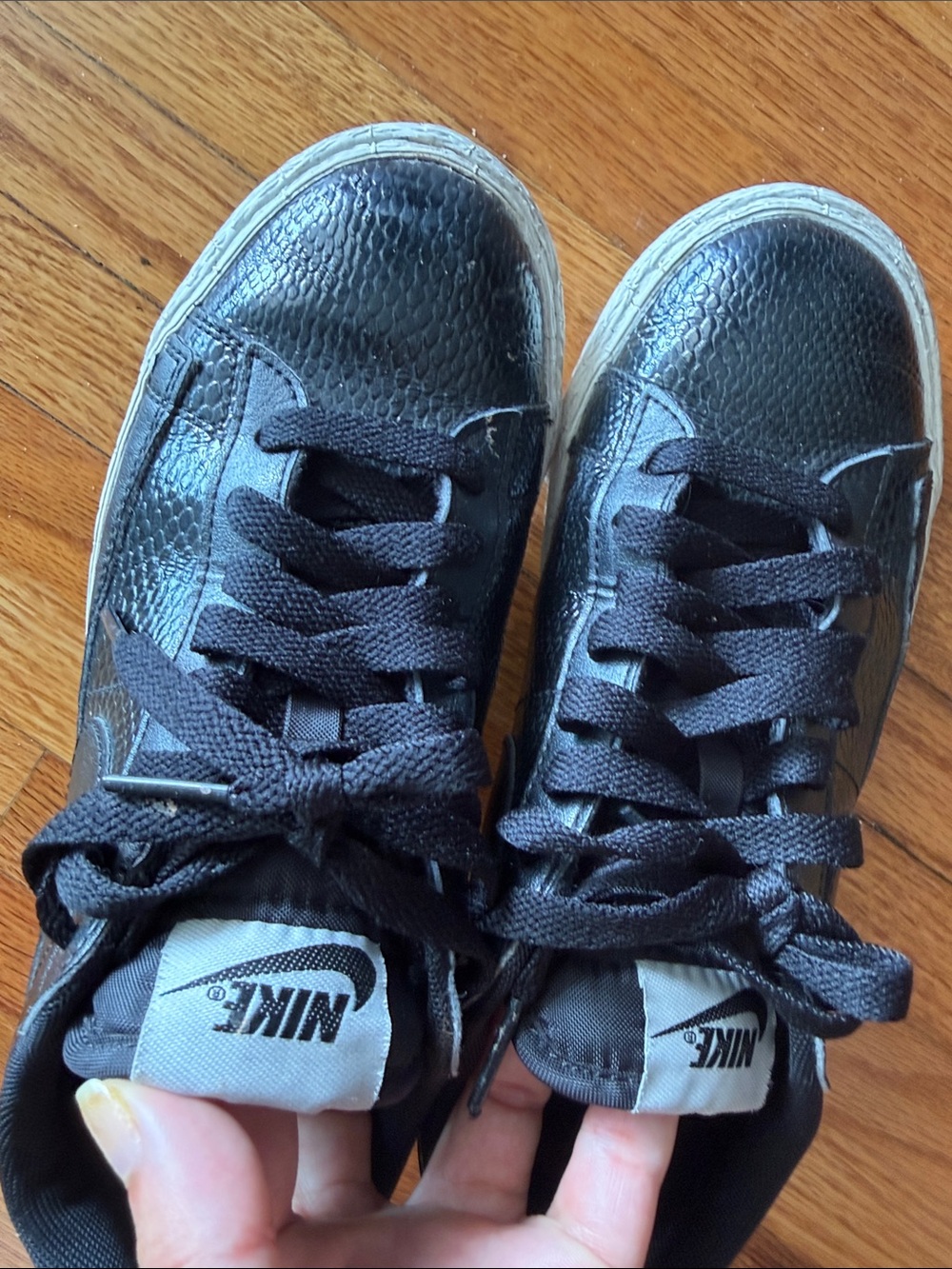 Nike Kids Black Low-Top Lace-Up Sneakers with White Sole